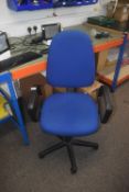 *Gas lift type swivel chair in blue
