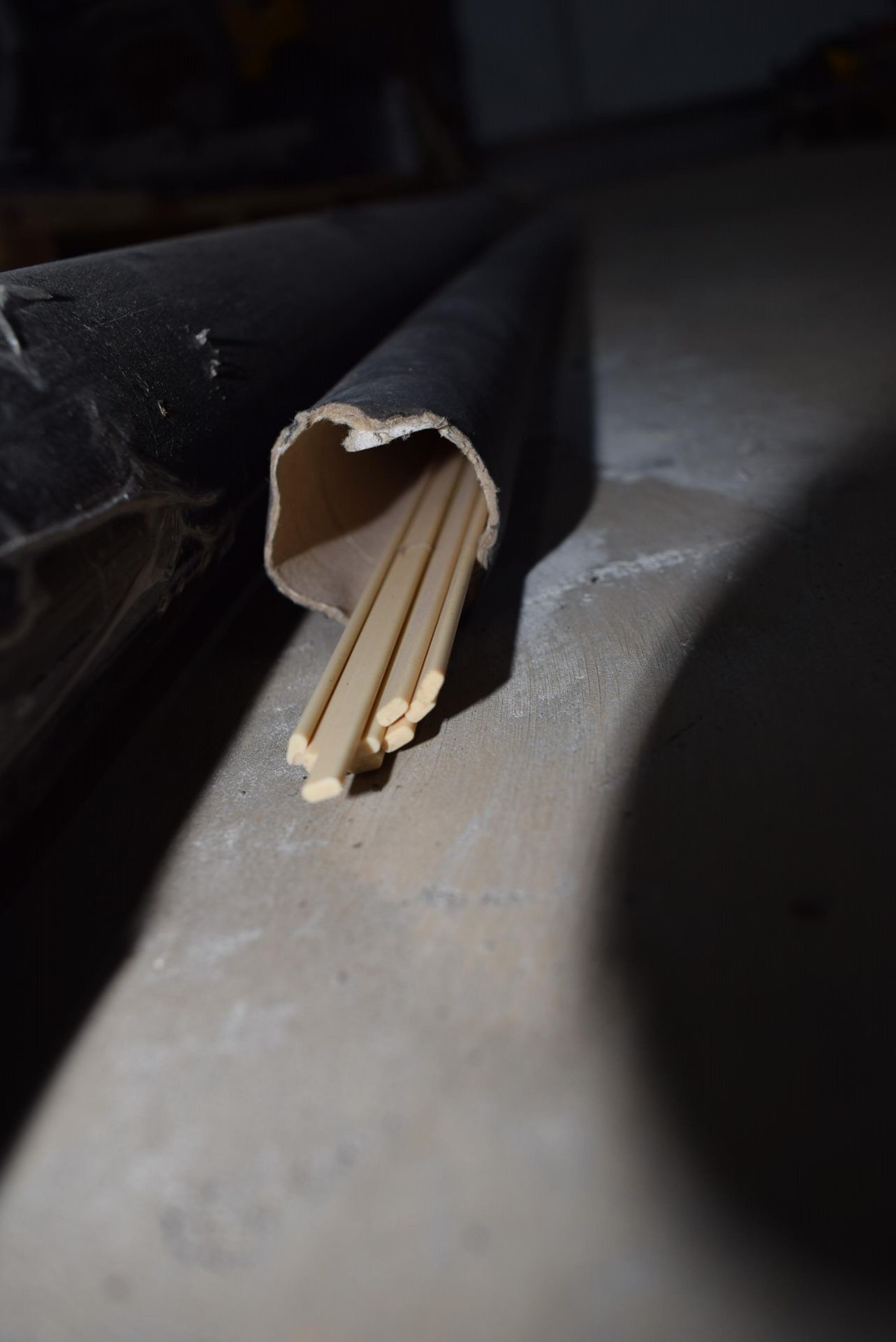 *Various edging including two lengths approx 3m a - Image 3 of 3
