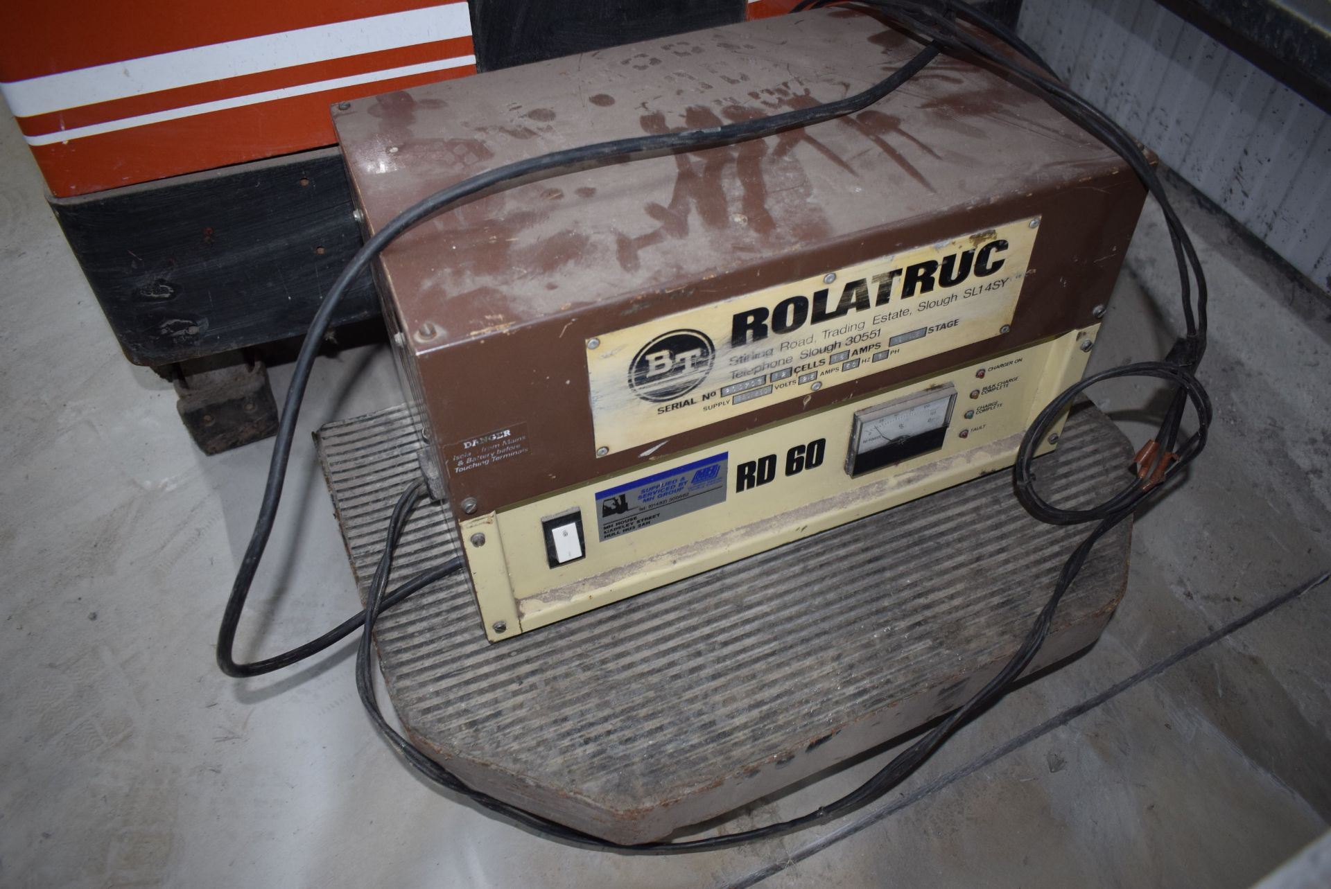 *BT Pallet truck complete with charger Model LSF12 - Image 2 of 4