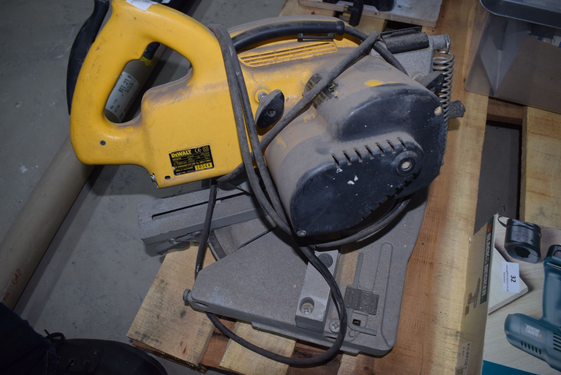 *Dewalt adjustable cross saw DW700LX 110v - Image 2 of 3