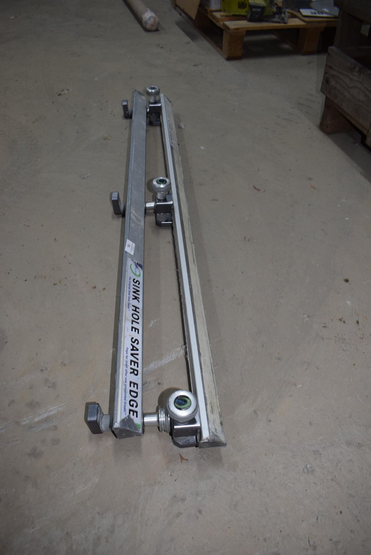 *Omni sink hole saver edge bars 122cm long - Image 2 of 2