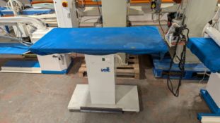 *Veit steam and vacuum table with one hand iron
