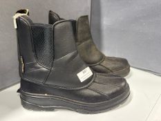 Black Mustang Stable Boots Size: 8