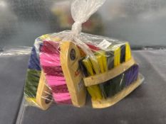 Bag of 6x Assorted Grooming Brushes