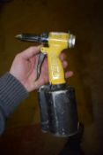 *Valve Rivet AV-2 Pneumatic Rivet Gun