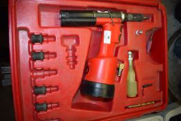 *Far KJ60 Pneumatic Rivet Gun with Case