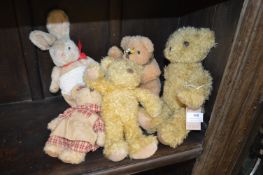 4x Teddy Bears and a Rabbit