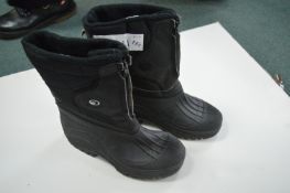 Waterproof Boots Size: 6