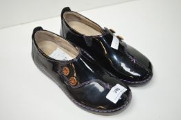 Pair of Clace Lady’s Shoes Size: 3