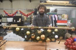 *5ft Light Up Christmas Garland on Decorative Pole (salvage)