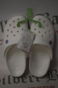 *Crocs White Size: Men’s 7 /Women’s 9