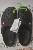 *Crocs Size: Men’s 10/Women’s 12