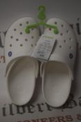 *Crocs White Size: Men’s 10/Women’s 12