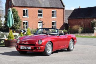 1996 MG RV8 Notably nice example in a very rare colour!