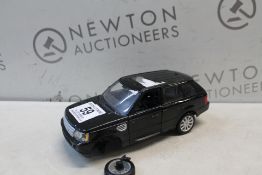 1 BBURAGO RANGE ROVER 1/18 RRP Â£29 (WHEEL BROKEN)