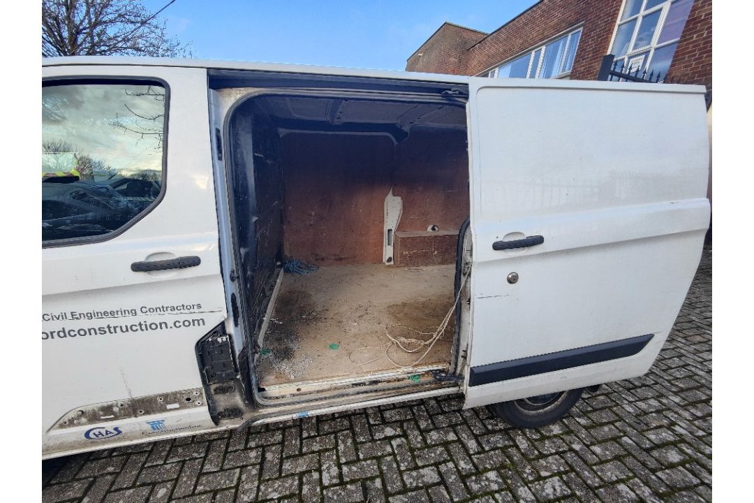 BV15 KNZ - Ford Transit Custom - Image 17 of 27