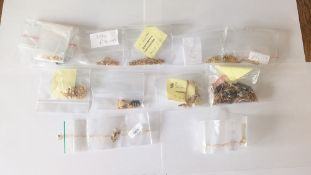(31) Gold necklaces with pendants