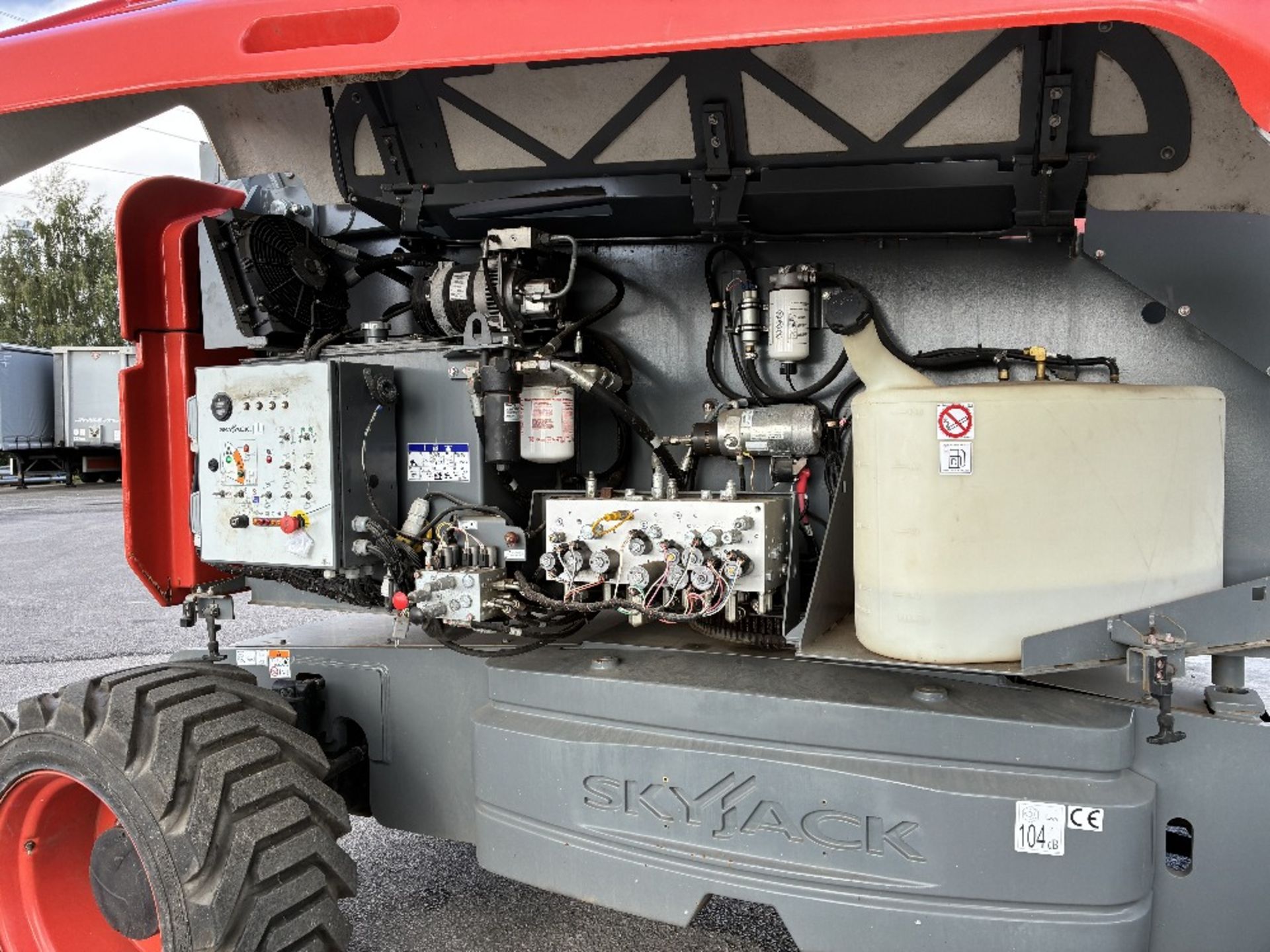 Skyjack SJ85AJ (CE) 26mtr Diesel Articulating Boom with Generator - Image 12 of 24