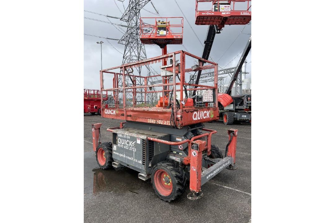 Skyjack SJ6832D 12mtr Diesel Scissor Lift - Image 1 of 25