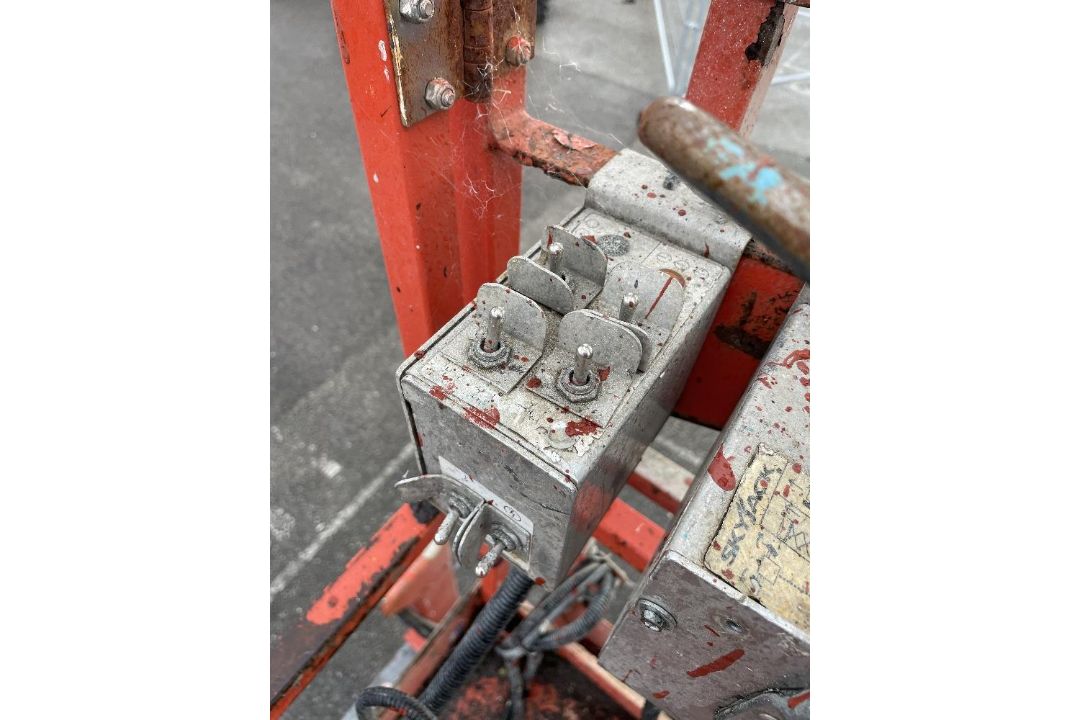 Skyjack SJ6832D 12mtr Diesel Scissor Lift - Image 23 of 25