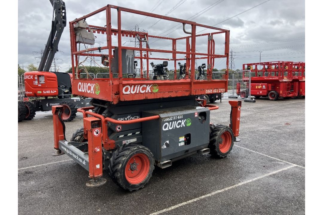 Skyjack SJ6832D 12mtr Diesel Scissor Lift - Image 3 of 12