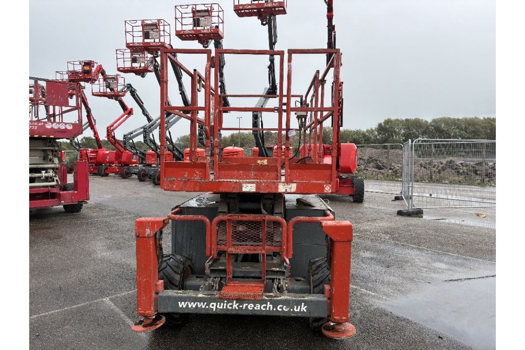 Skyjack SJ6832D 12mtr Diesel Scissor Lift - Image 5 of 16