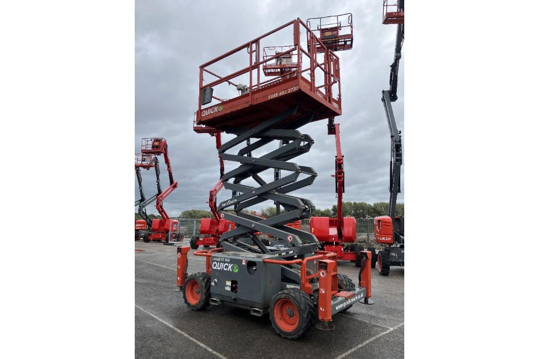 Skyjack SJ6832D 12mtr Diesel Scissor Lift - Image 9 of 12