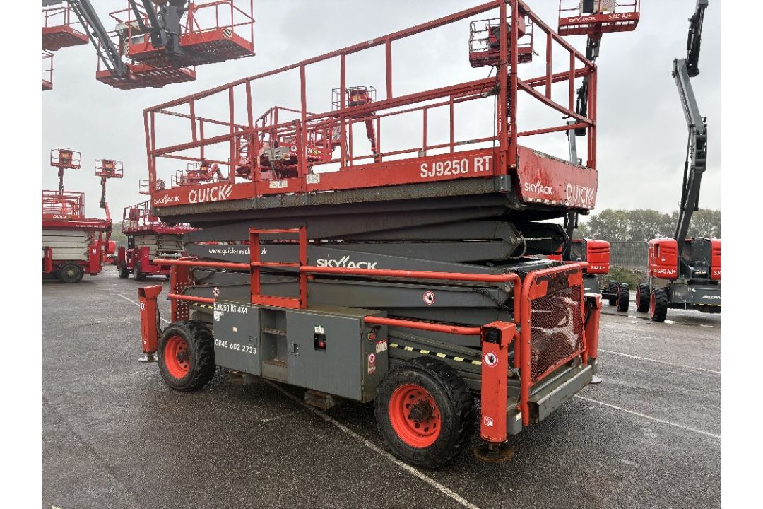 Skyjack SJ9250 17mtr Diesel Scissor Lift - Image 2 of 16