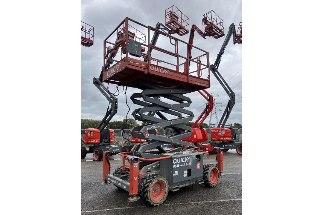 Skyjack SJ6832D 12mtr Diesel Scissor Lift - Image 9 of 11