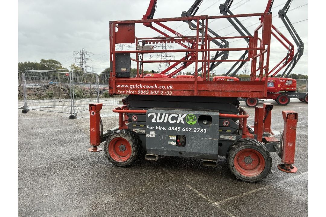 Skyjack SJ6832D 12mtr Diesel Scissor Lift - Image 3 of 16