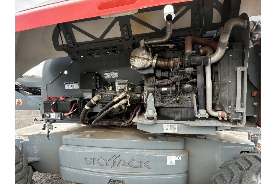 Skyjack SJ85AJ (CE) 26mtr Diesel Articulating Boom with Generator - Image 8 of 23