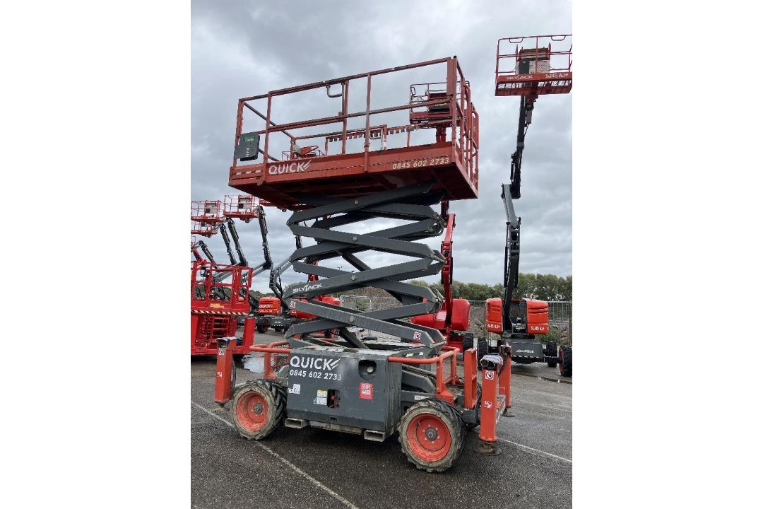 Skyjack SJ6832D 12mtr Diesel Scissor Lift - Image 8 of 11