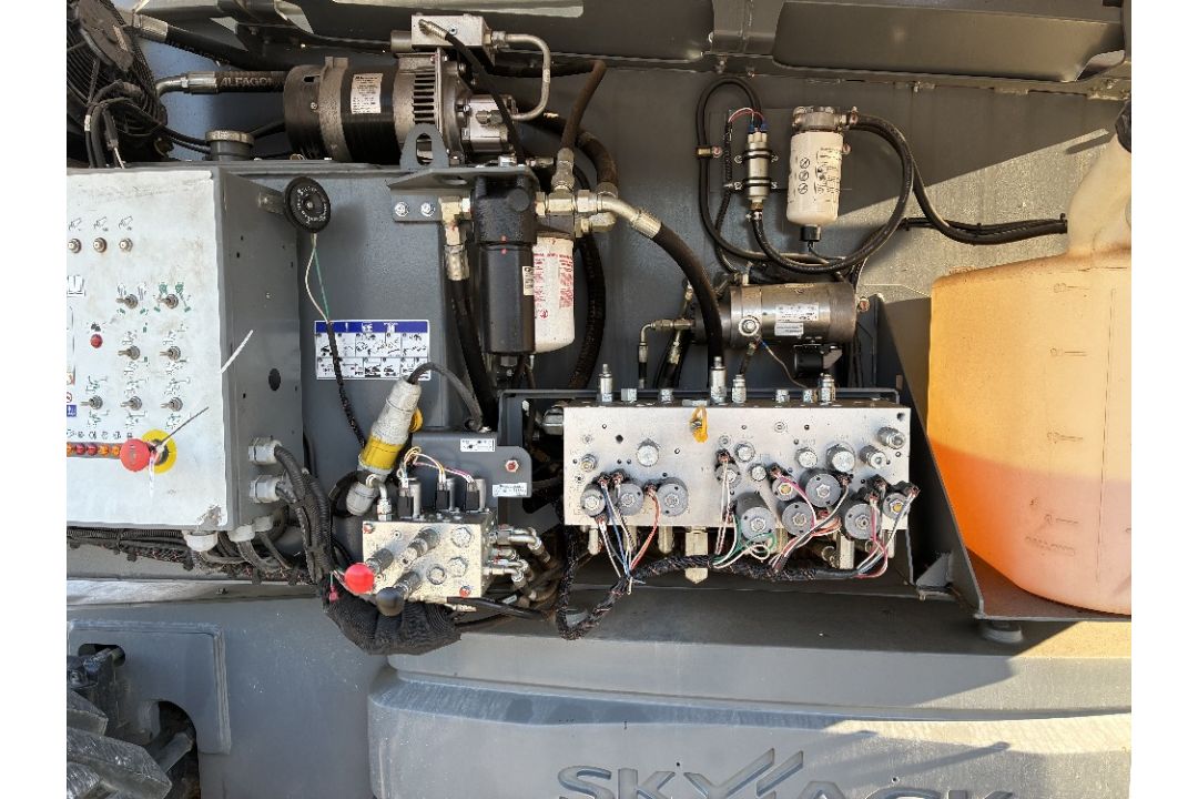 Skyjack SJ85AJ 26mtr Diesel Articulating Boom & Generator - Image 13 of 25
