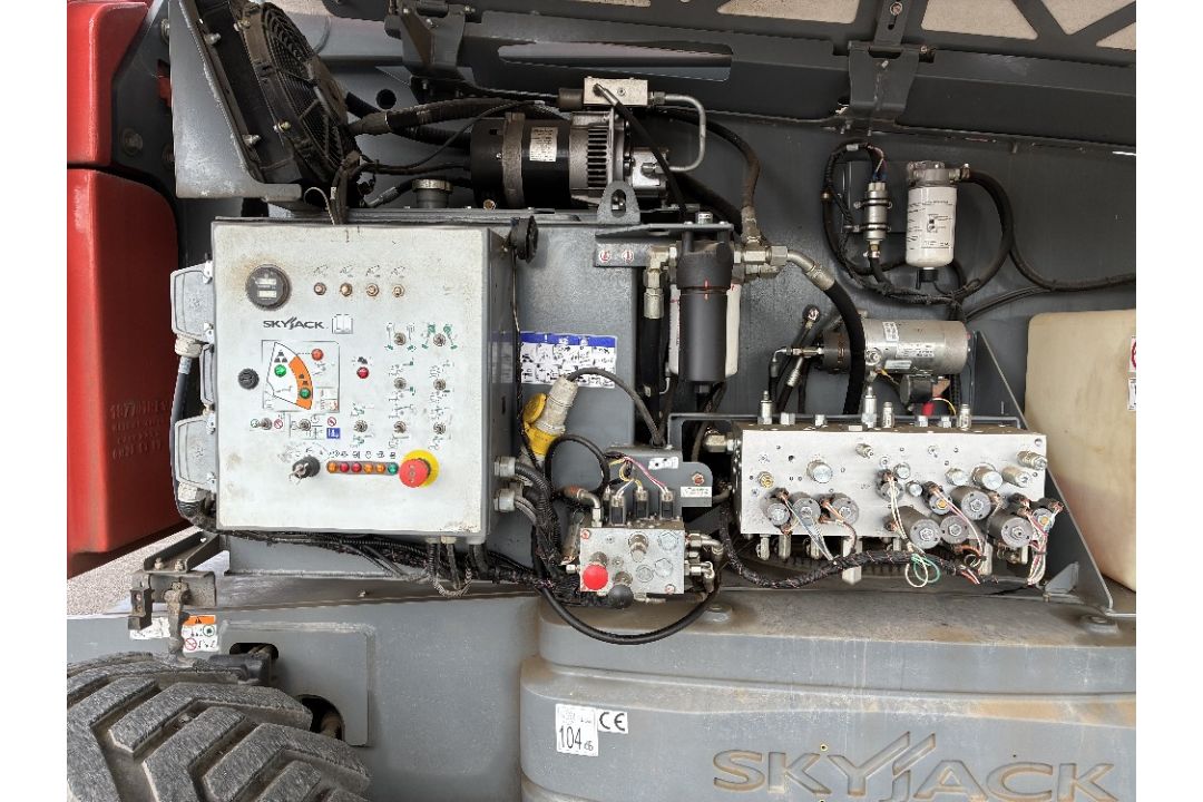 Skyjack SJ85AJ (CE) 26mtr Diesel Articulating Boom with Generator - Image 11 of 21