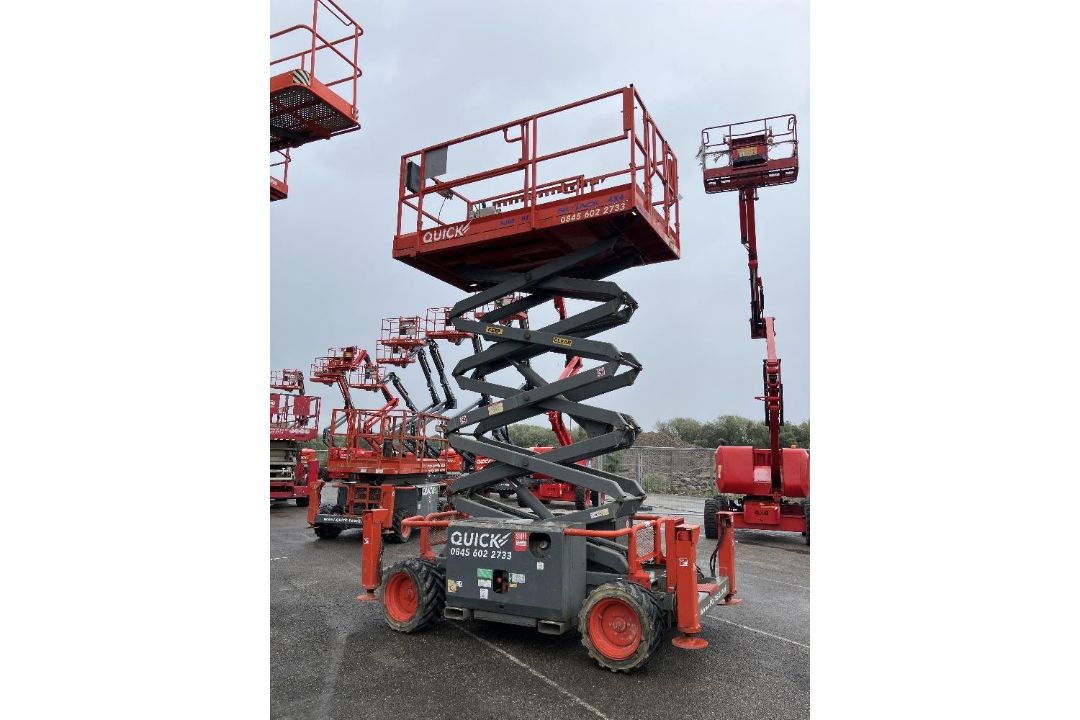 Skyjack SJ6832D 12mtr Diesel Scissor Lift - Image 9 of 12