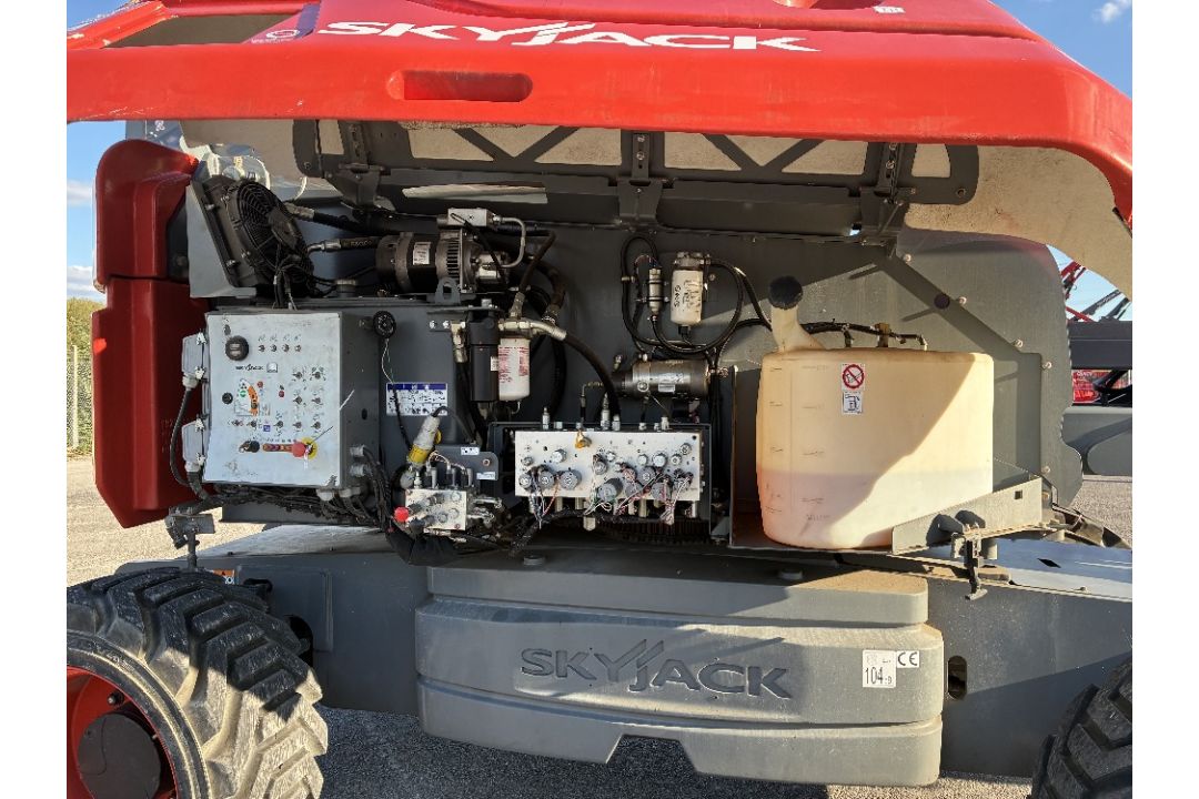 Skyjack SJ85AJ 26mtr Diesel Articulating Boom & Generator - Image 12 of 25