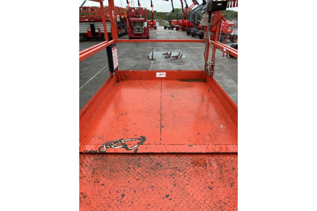 Skyjack SJ6832RT CE 12mtr Electric RT Scissor Lift - Hybrid - Image 13 of 15