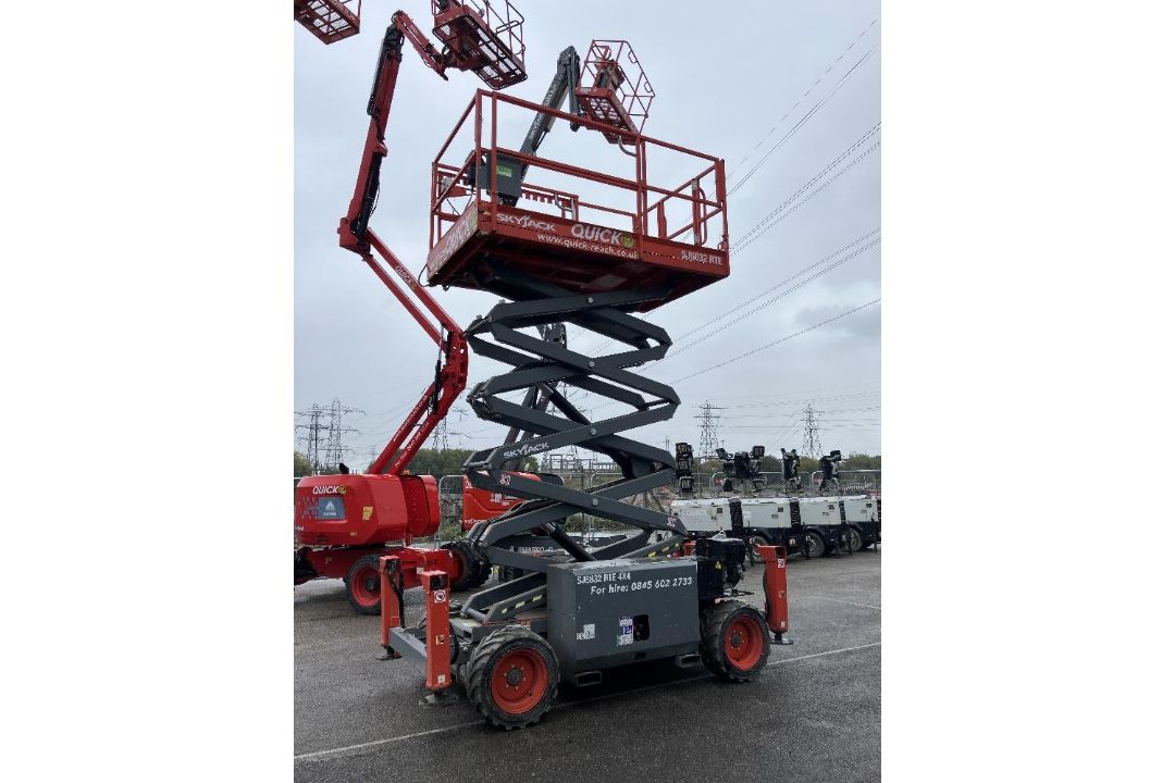 Skyjack SJ6832RT CE 12mtr Electric RT Scissor Lift - Hybrid - Image 9 of 15
