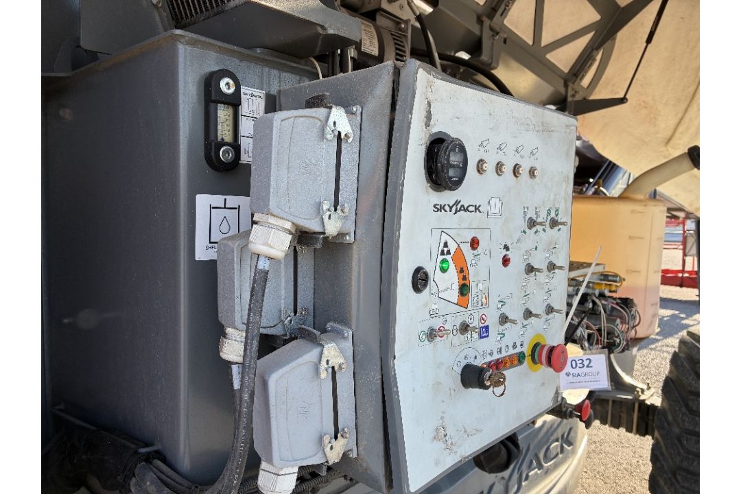 Skyjack SJ85AJ 26mtr Diesel Articulating Boom & Generator - Image 15 of 25