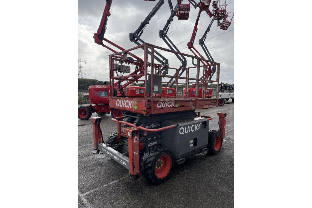 Skyjack SJ6832D 12mtr Diesel Scissor Lift - Image 7 of 25