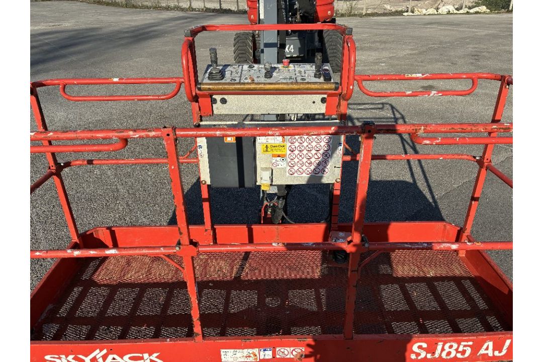 Skyjack SJ85AJ 26mtr Diesel Articulating Boom & Generator - Image 22 of 25