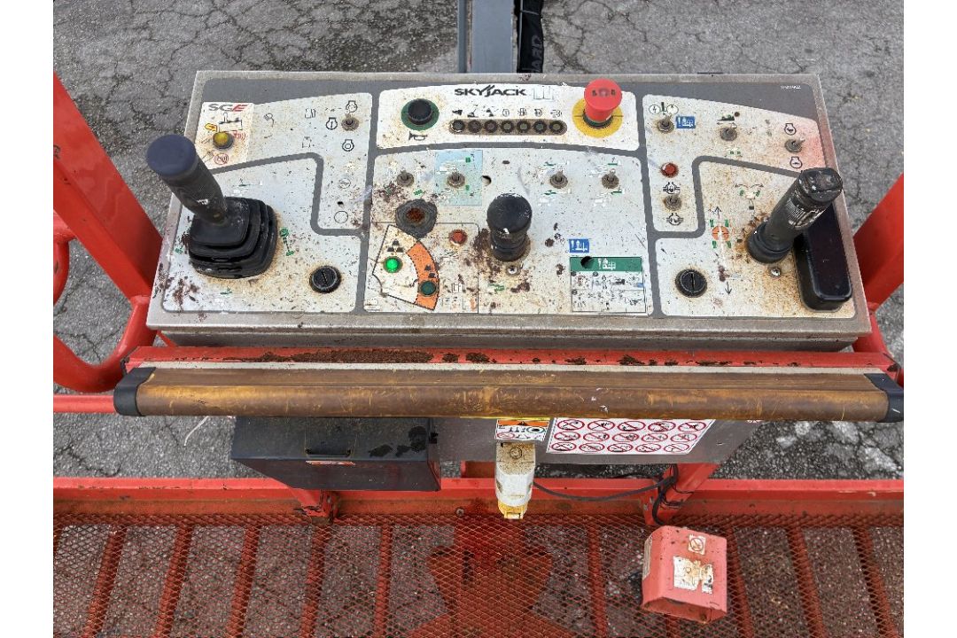 Skyjack SJ85AJ (CE) 26mtr Diesel Articulating Boom with Generator - Image 16 of 17