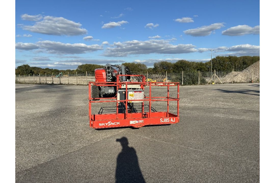 Skyjack SJ85AJ 26mtr Diesel Articulating Boom & Generator - Image 3 of 25