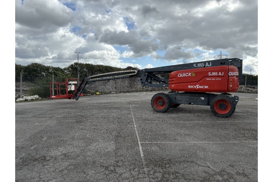 Skyjack SJ85AJ (CE) 26mtr Diesel Articulating Boom with Generator - Image 2 of 21