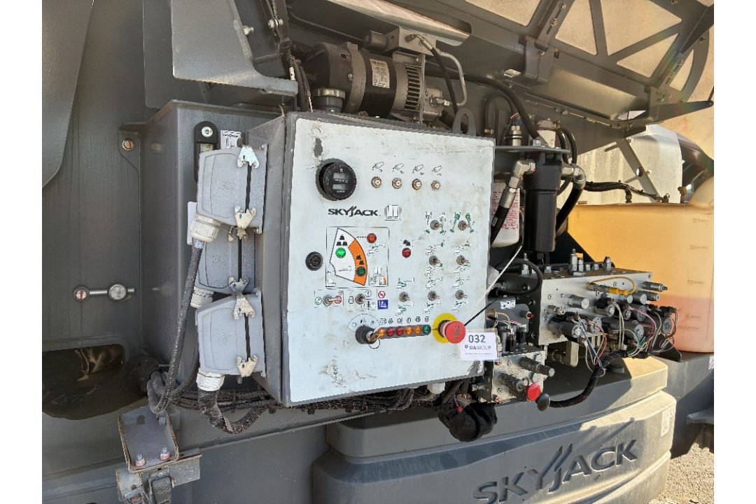 Skyjack SJ85AJ 26mtr Diesel Articulating Boom & Generator - Image 14 of 25