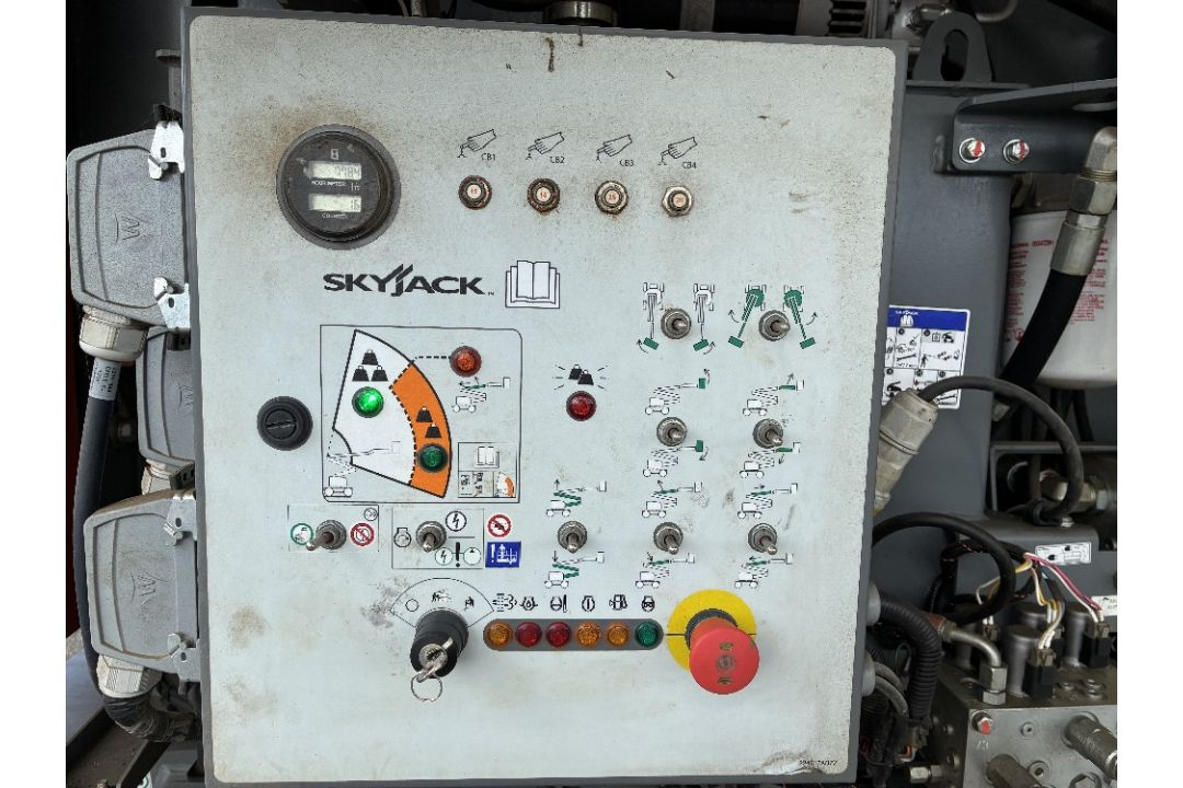 Skyjack SJ85AJ (CE) 26mtr Diesel Articulating Boom with Generator - Image 13 of 21