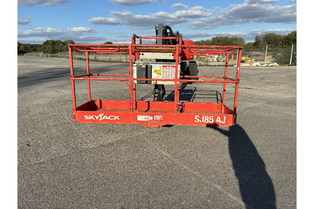 Skyjack SJ85AJ 26mtr Diesel Articulating Boom & Generator - Image 21 of 25