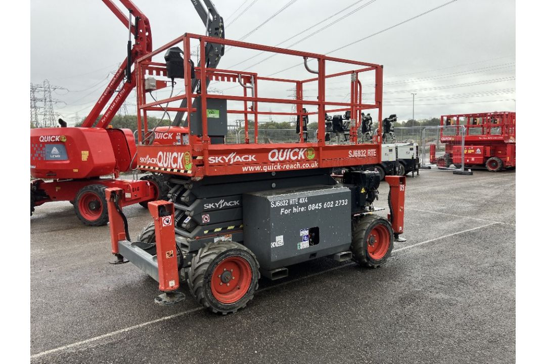 Skyjack SJ6832RT CE 12mtr Electric RT Scissor Lift - Hybrid - Image 3 of 15