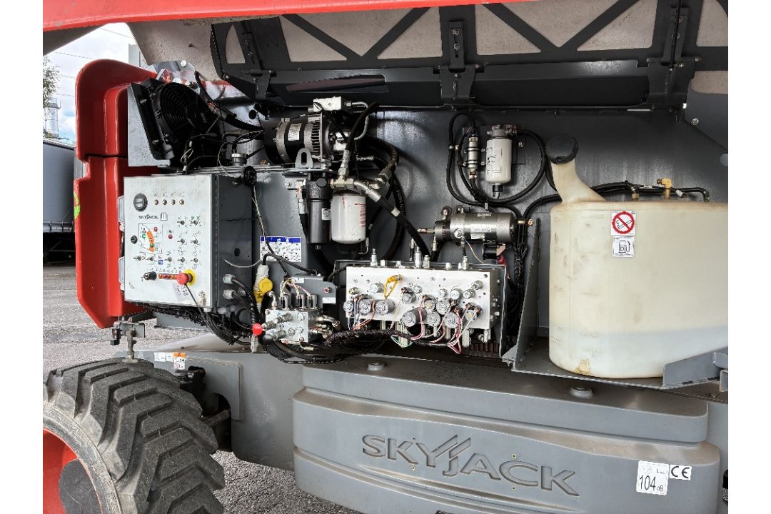 Skyjack SJ85AJ (CE) 26mtr Diesel Articulating Boom with Generator - Image 13 of 23