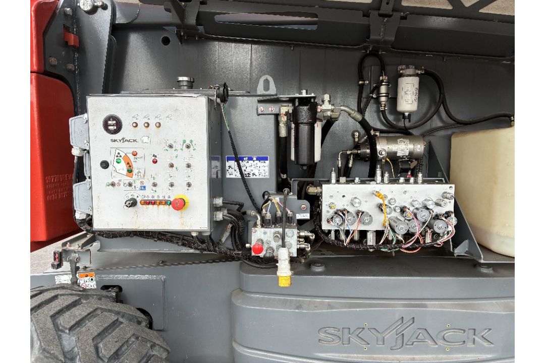 Skyjack SJ85AJ (CE) 26mtr Diesel Articulating Boom with Generator - Image 9 of 17